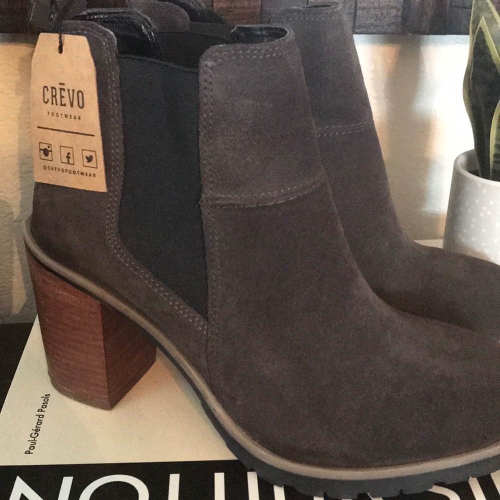 Crevo Alicia boot !! Brand New never worn!!!